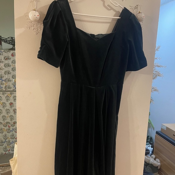 Laura Ashley dark green velvet dress - Picture 2 of 15
